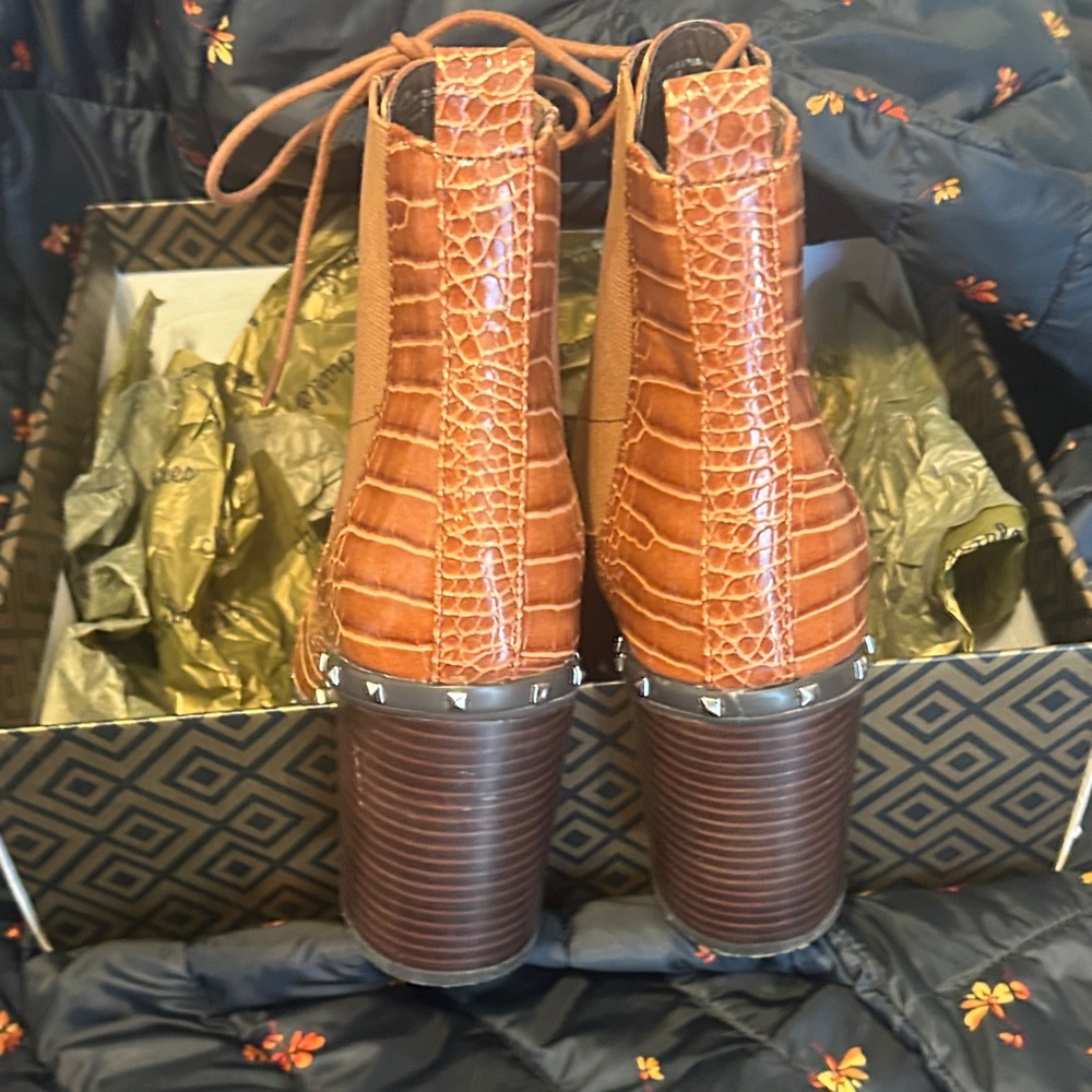 Charles By Charles David Brown Croc Lace-Up Boots - Picture 4 of 8